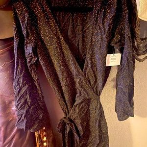 O’Neill black and gold wrap dress cover up! NWT, never worn, size S, flattering